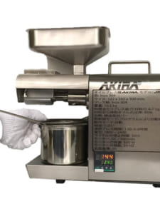 Hướng dẫn sử dụng máy ép dầu Akira – JMO01 để ca hứng dầu và lưới lọc vào đúng vị trí